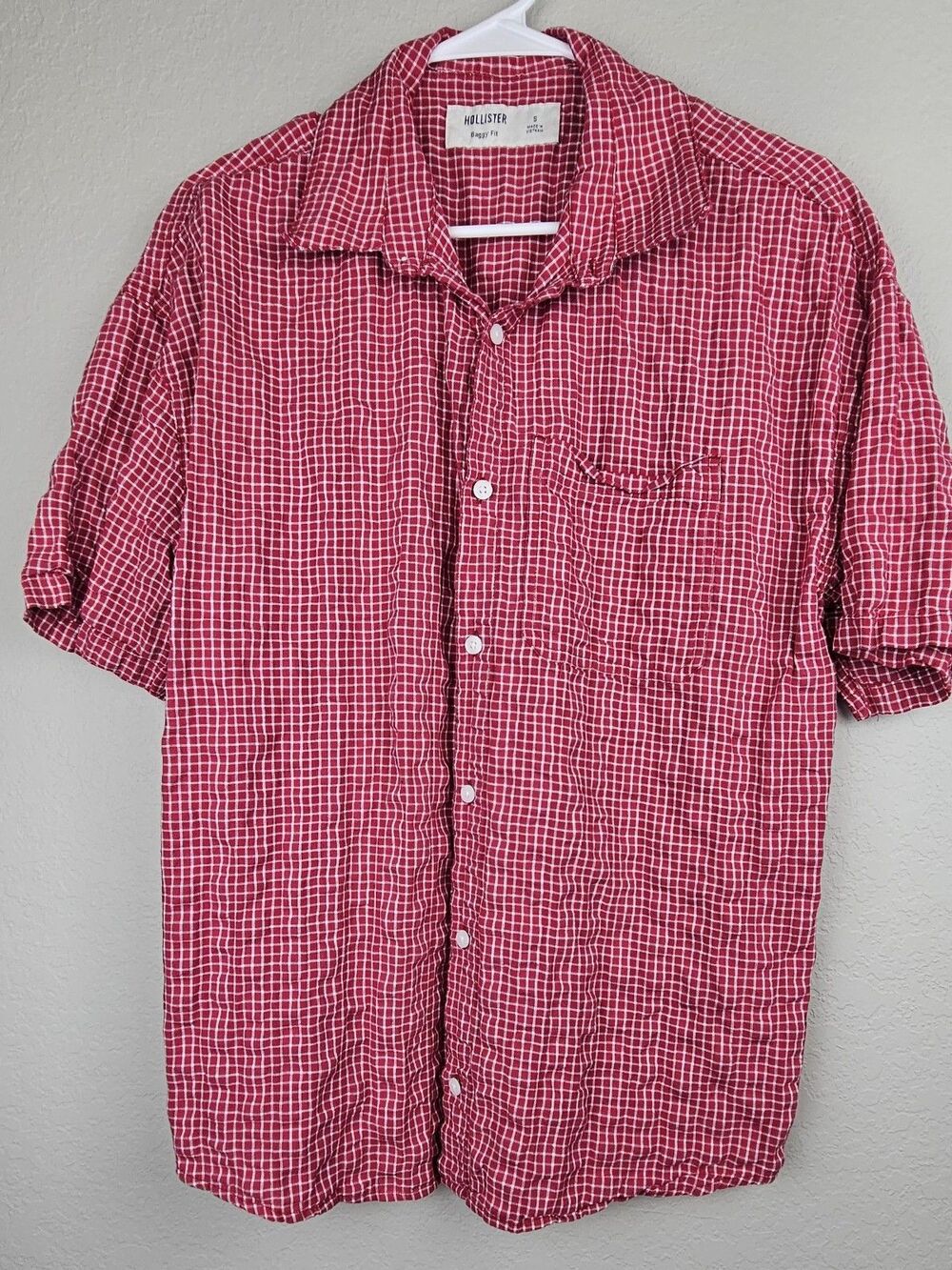 Hollister Mens Small Baggy Fit Button Down Shirt SS Textured Red Plaid Gingham